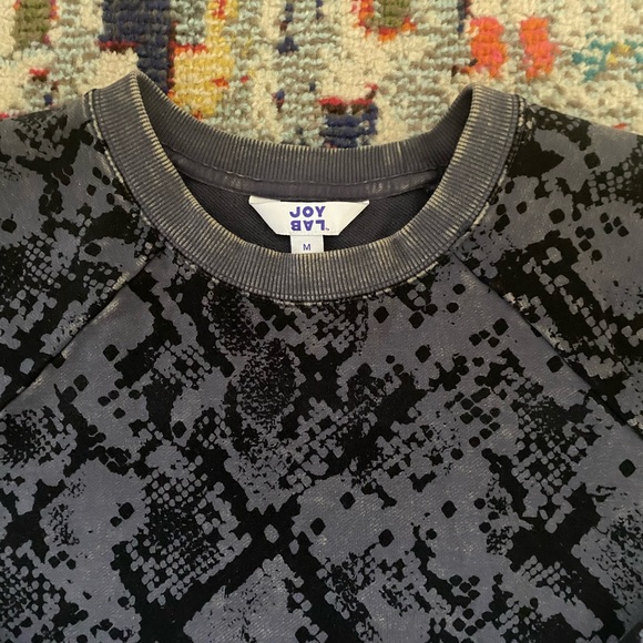 Cropped Crew Neck - Picture 3 of 4